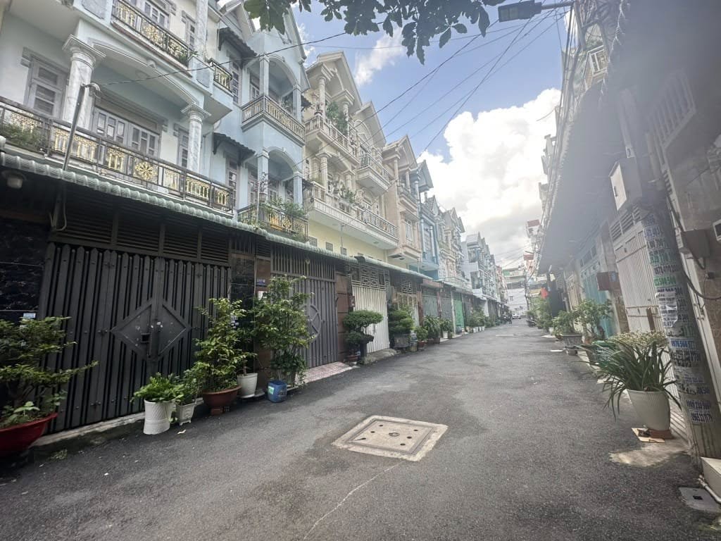 SIÊU PHẨM TRÊN ĐƯỜNG HUỲNH THỊ HAI, QUẬN 12